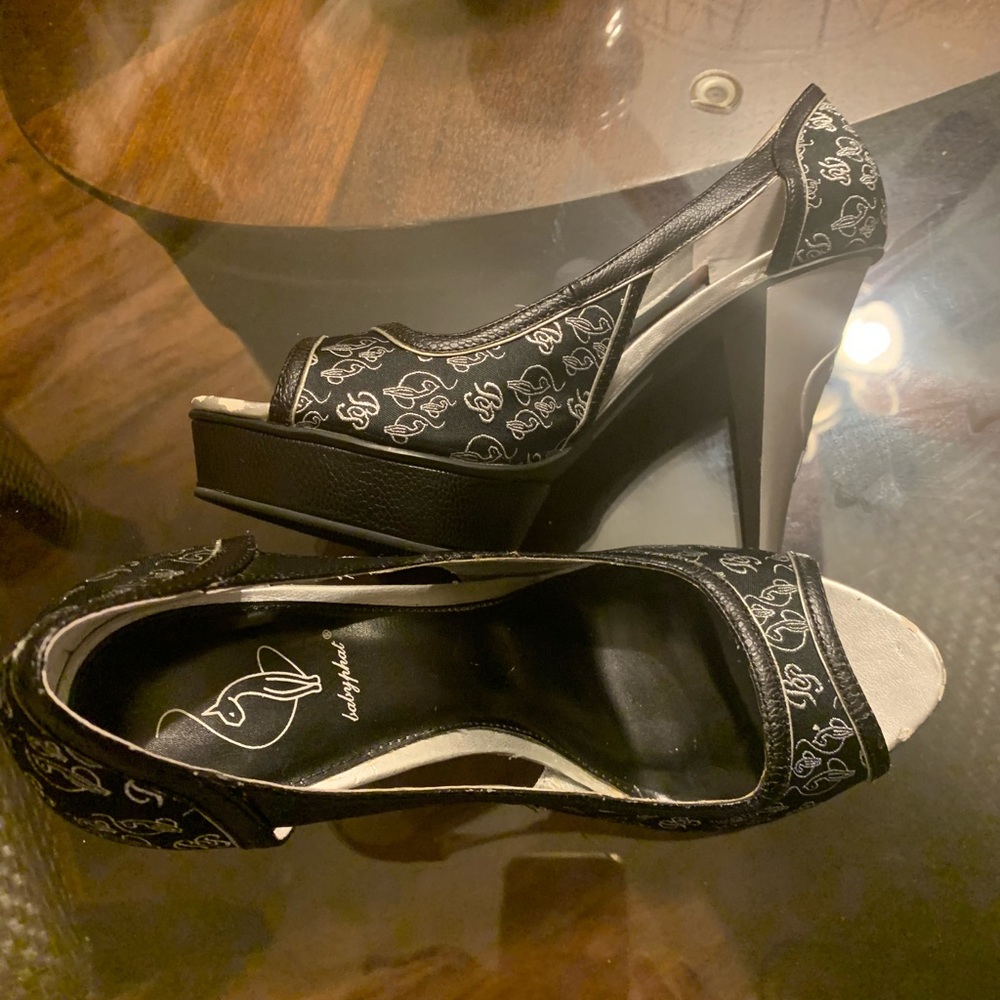 Shoes - Picture 4 of 4